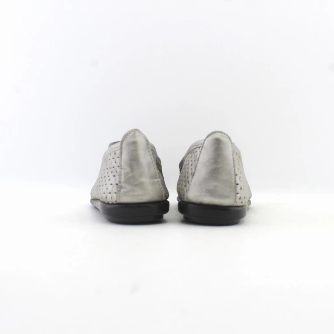 Light Grey A2 AEROSOLES