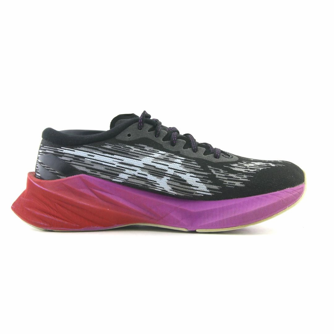 ASICS NOVABLAST 3 Asics Gel Peake 6 Cricket Shoes