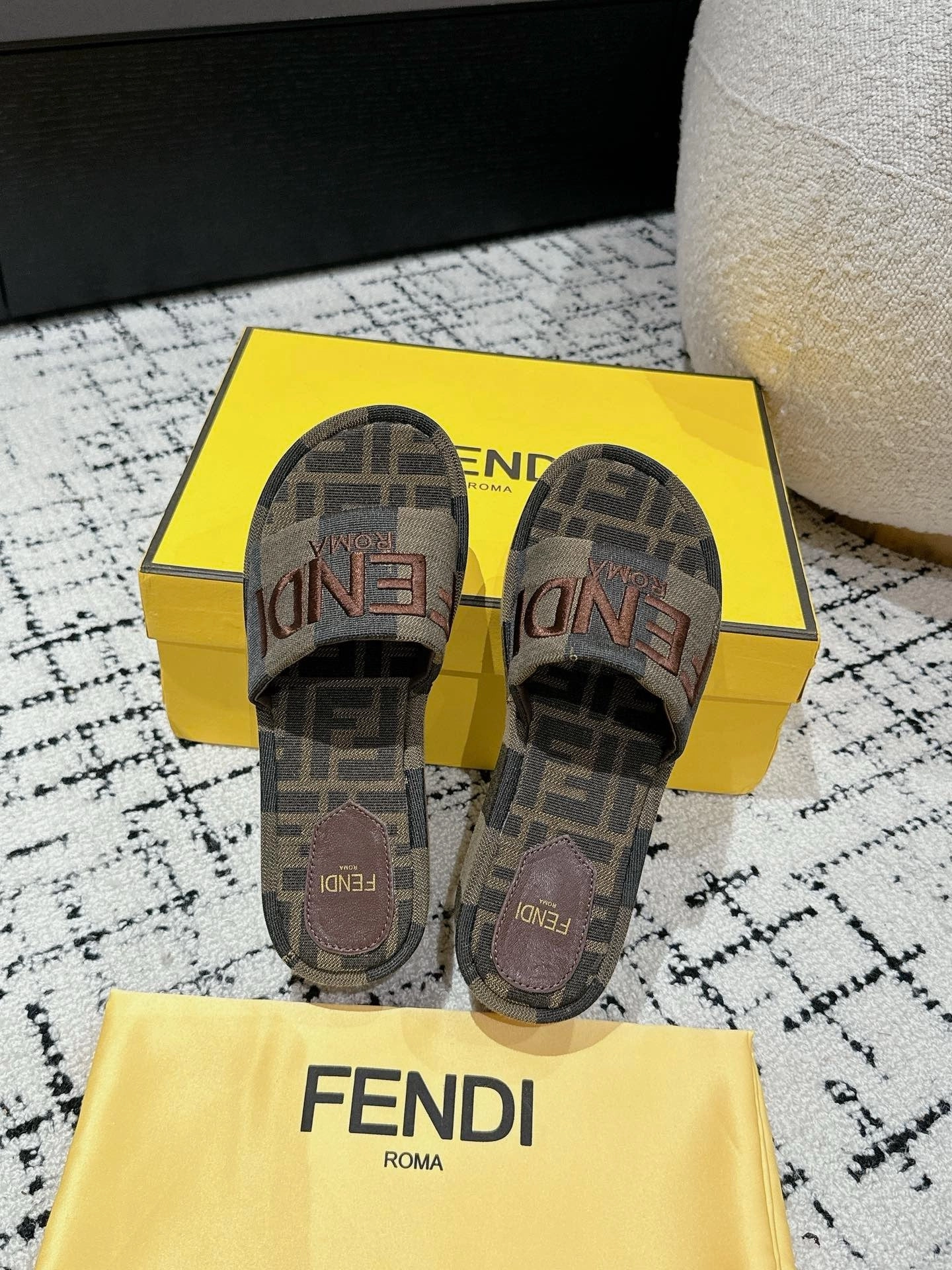 SE1426 Fendi Sunshine / Size5-10 Non Open Toe Sandals