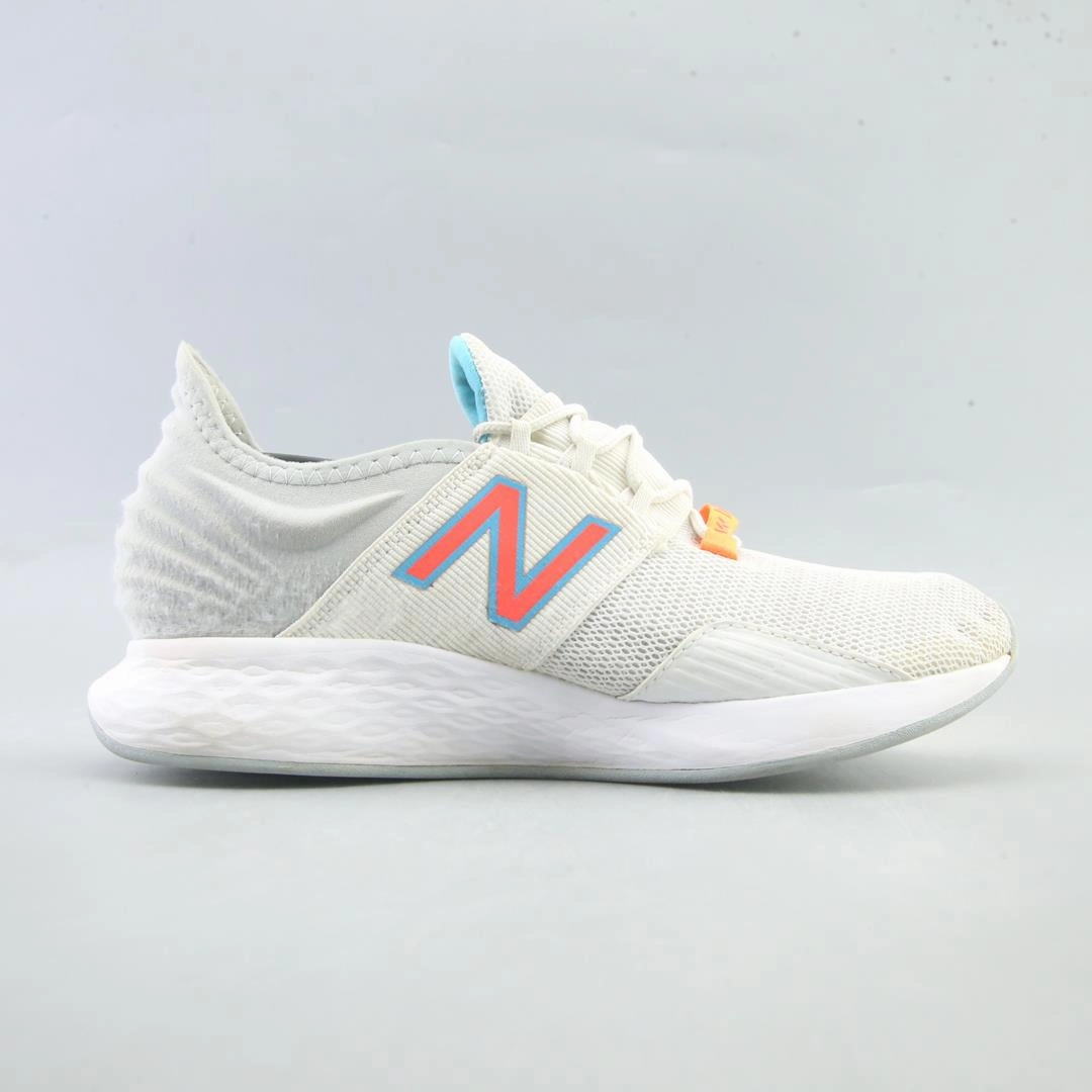Hot Pink And White New Balance NEW BALANCE FRESH FOAM ROAV V1