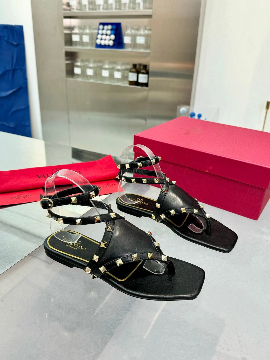 Sandals Vacation Package Deals SE1463 V Rockstud Calfskin Flat FLIP-FLOP Sandal / Size5-10