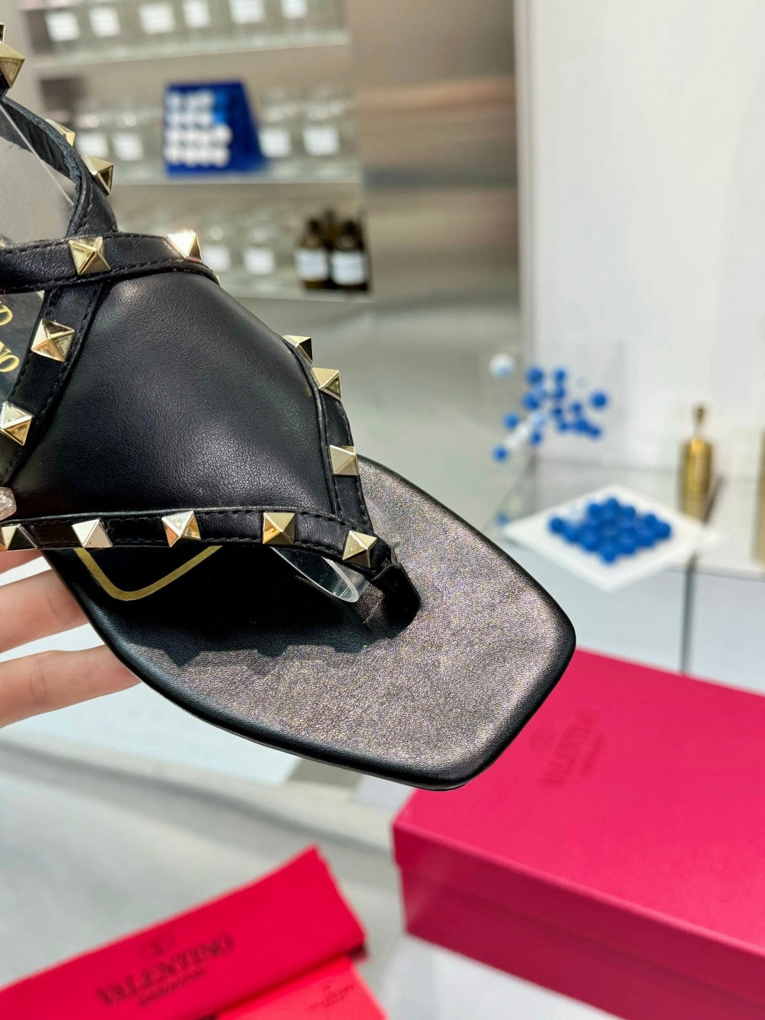 Sandals Woven SE1463 V Rockstud Calfskin Flat FLIP-FLOP Sandal / Size5-10