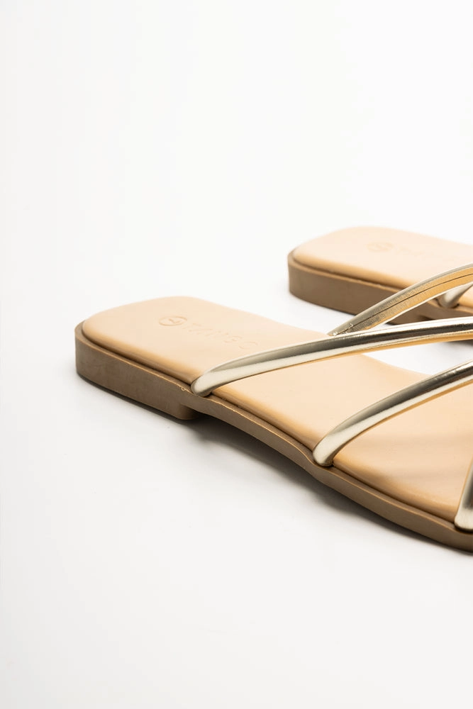 Jamaica Bungalows Metal Trim Toe Post Sandals Gold