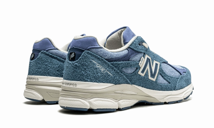 New Balance Fuchsia Pink 9060 New Balance 990 v3 Levi's Blue
