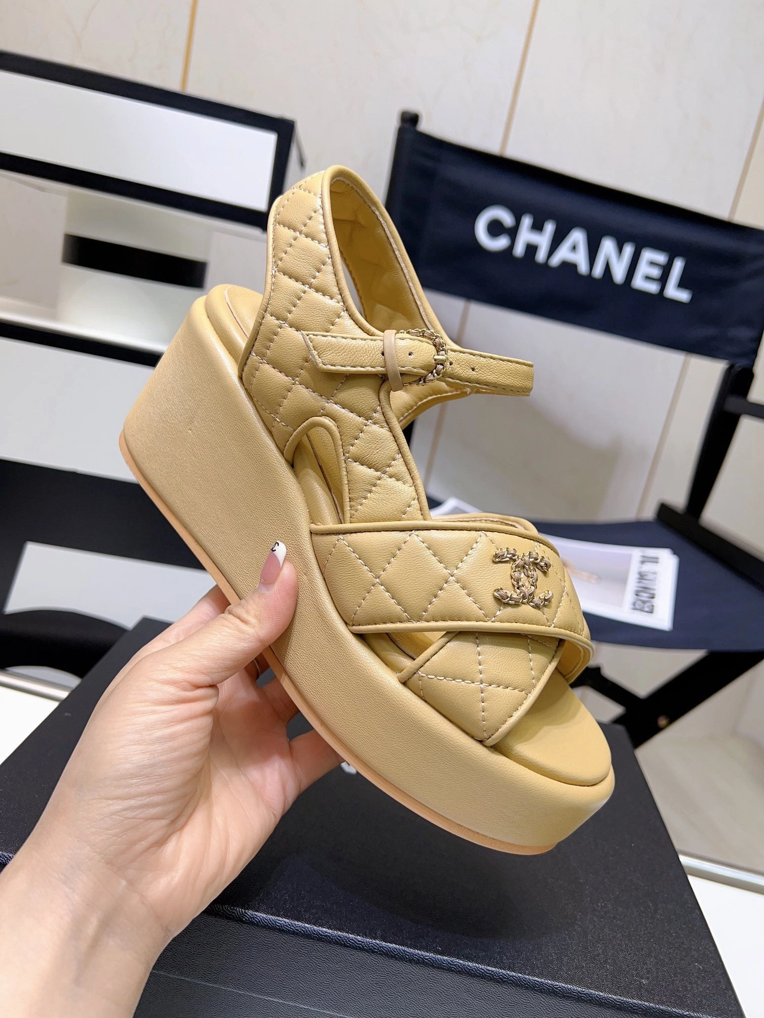 SE1041 CC Sandals / Size4-9 White Beach Sandals