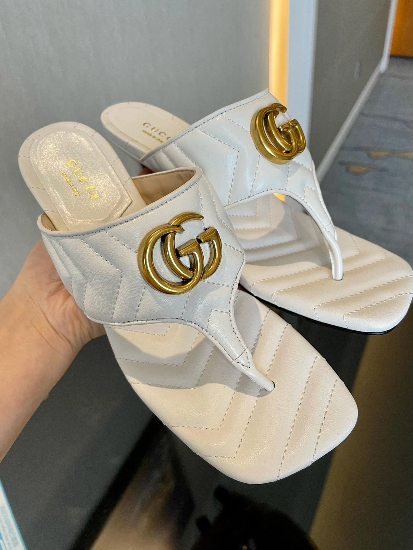 SE1418 Women's Double G Thong Sandal / Size5-11 Catherine Malandrino Sandals