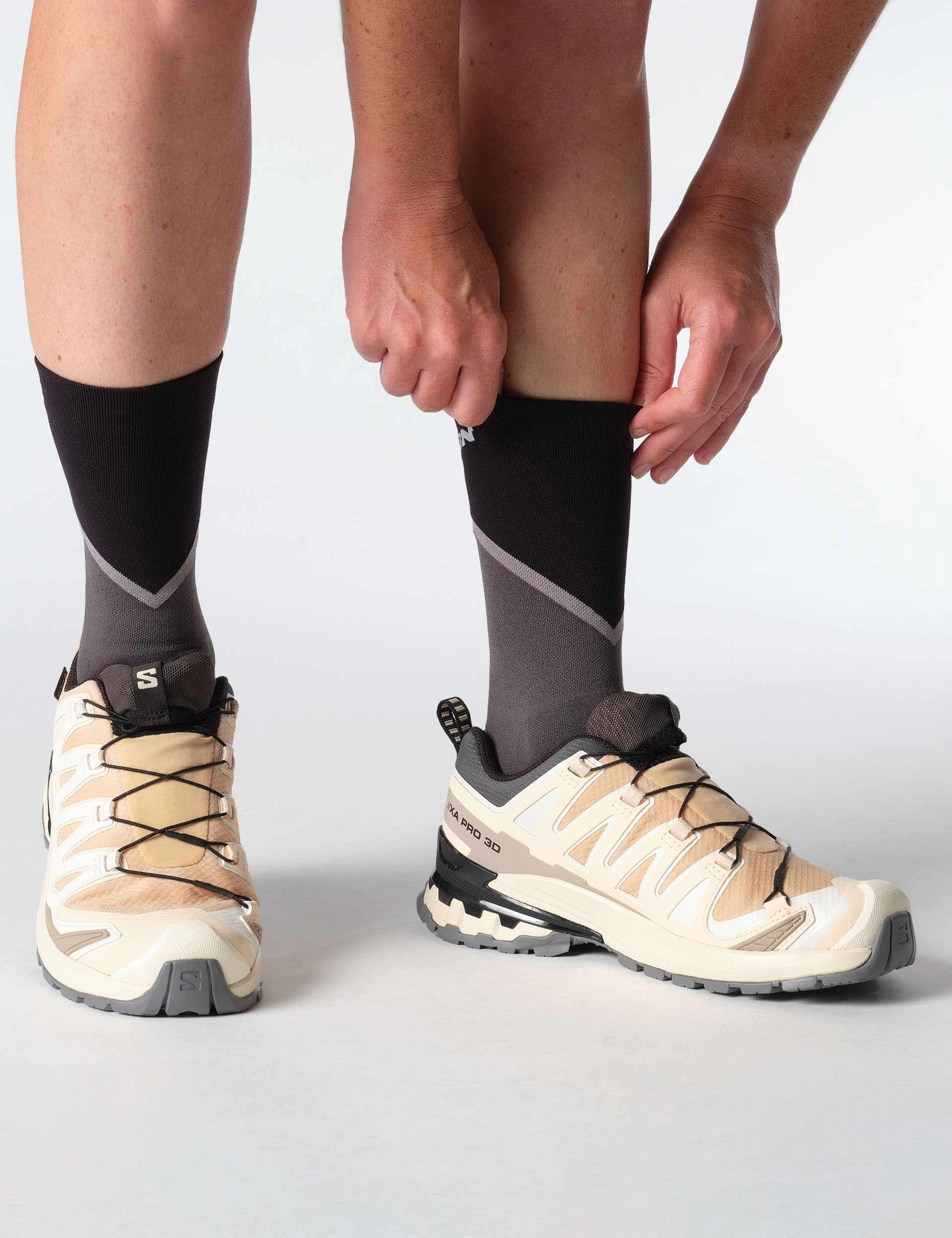 XA Pro 3D V9 Gore-Tex - Hazelnut/Tender Peach/Black Trail Shoes Lugs