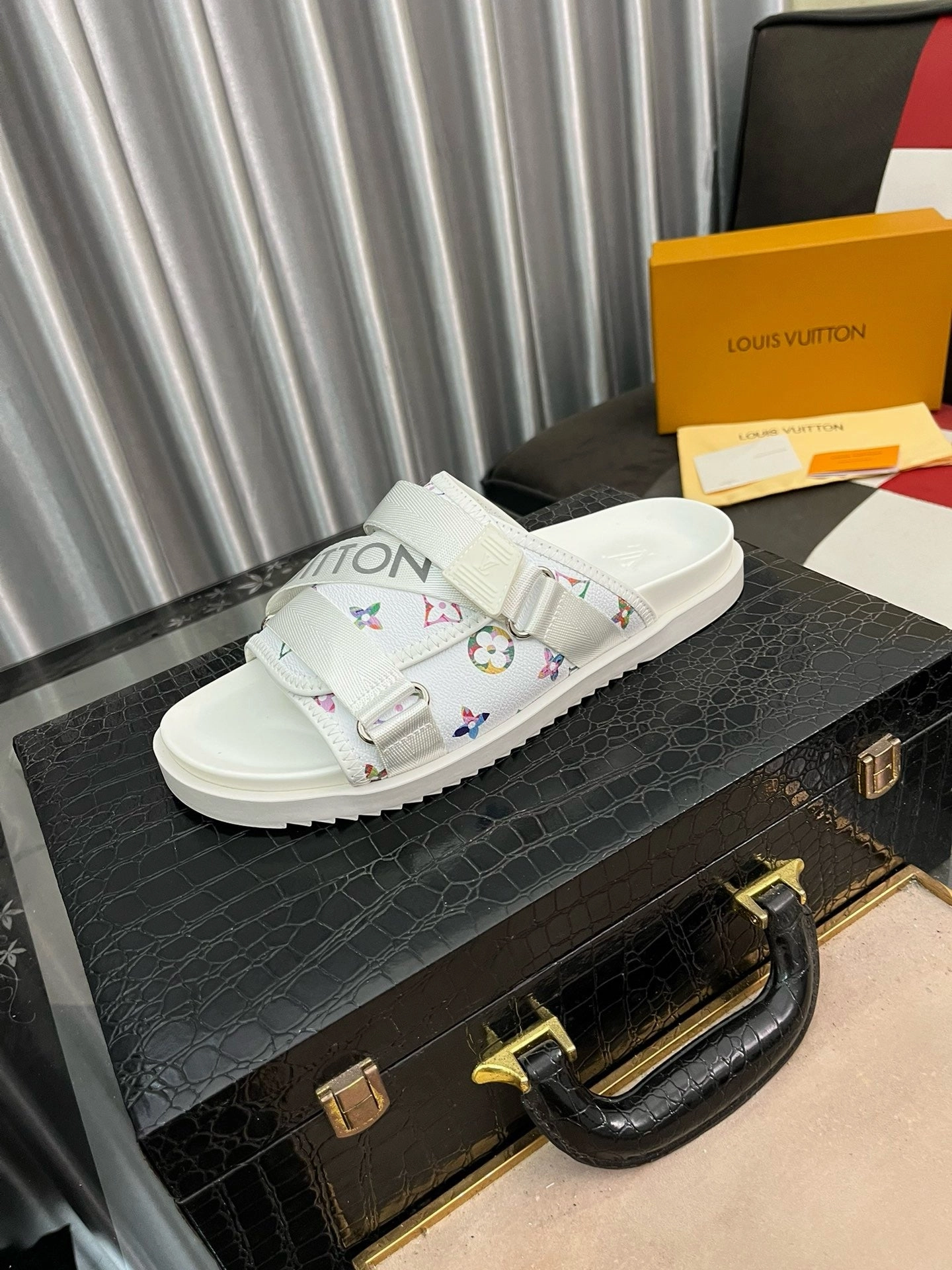 Clarks Sandals MSE085 LB Sandals / Size7-12