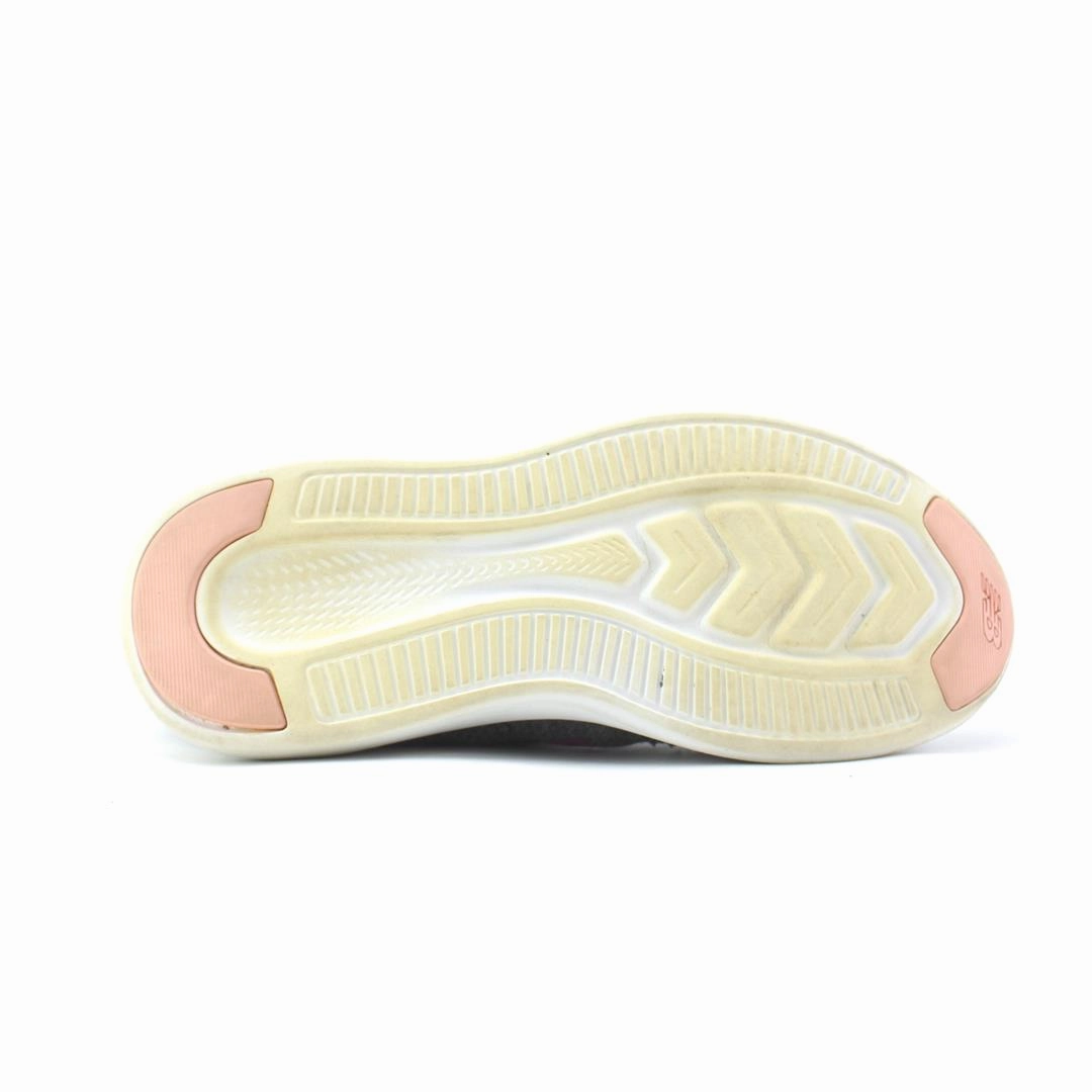 New Balance Fresh Foam Lav V2 NEW BALANCE FUELCORE COAST V4