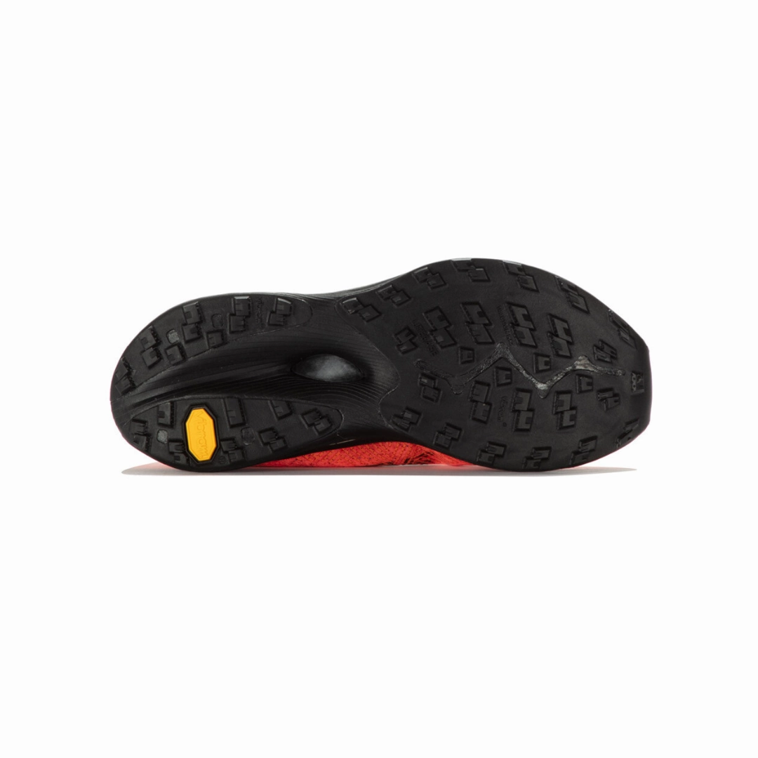 New Balance Mens FuelCell SuperComp Trail - Trail Man With Rain In His Shoes Trailer