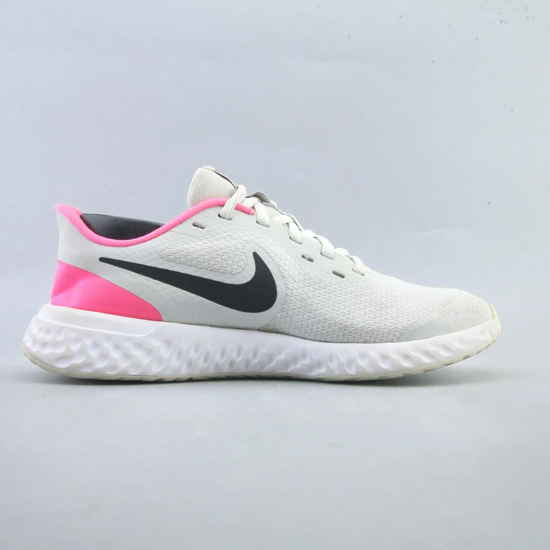 Best Nike Lifestyle Shoes NIKE REVOLUTION 5