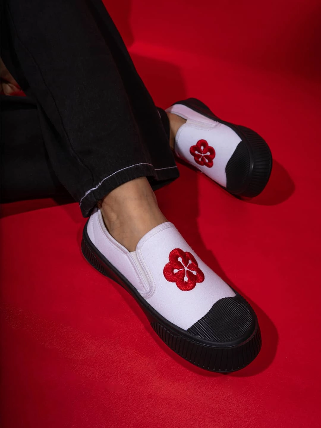 Bacca Bucci Kawaii Sakura Slip-On Sneakers Too Narrow