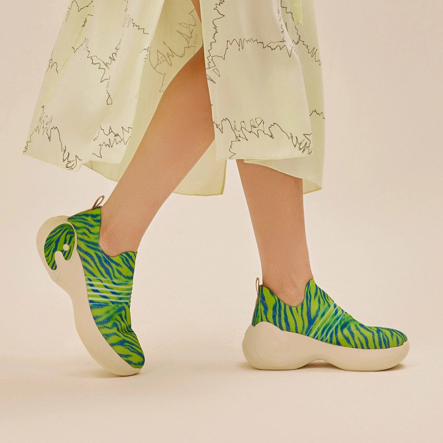 Nursing Shoes Rainforest Tree Frog Zaragoza II Women