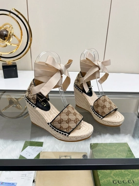 Sandals Keen SE1326 GC Wedge High Heel Sandals / Size5-11