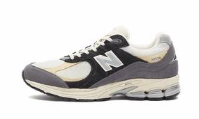 White New Balance 9060 Women's New Balance 2002R Magnet