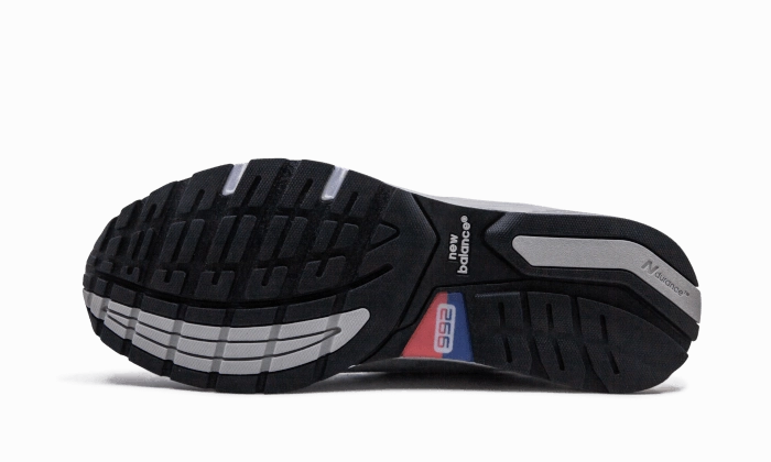 New Balance 2002r Pink Granite New Balance 990 v5 Black