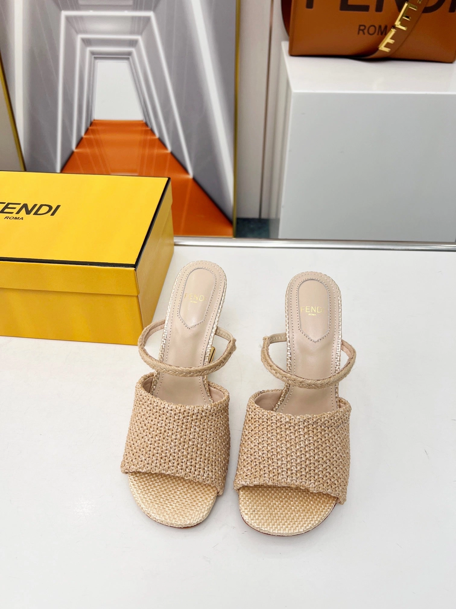 SE1153 FF First High-Heeled Sandals / Size5-11 Olukai Sandals