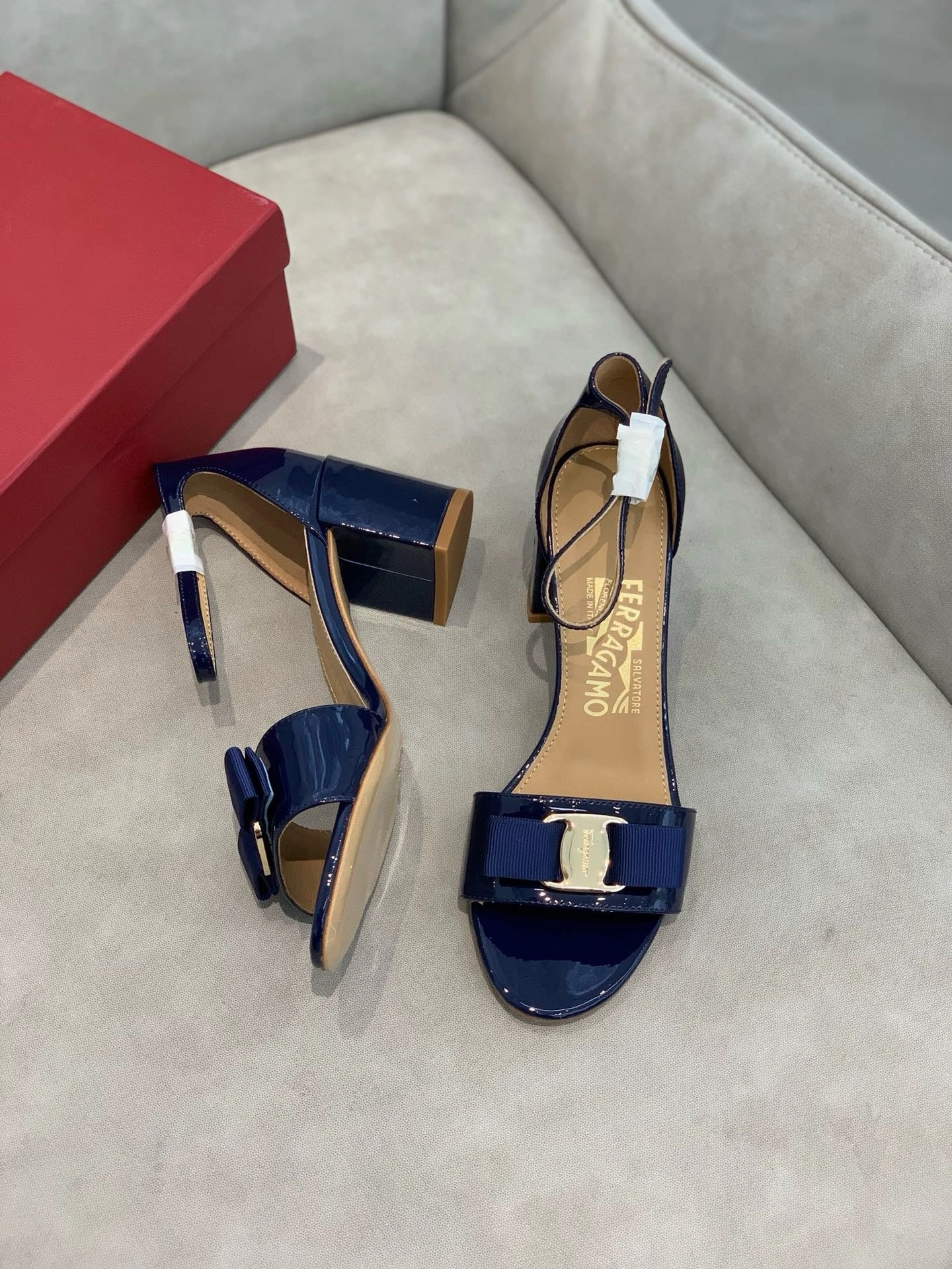 SE1382 Ferragamo Sandals / Size5-11