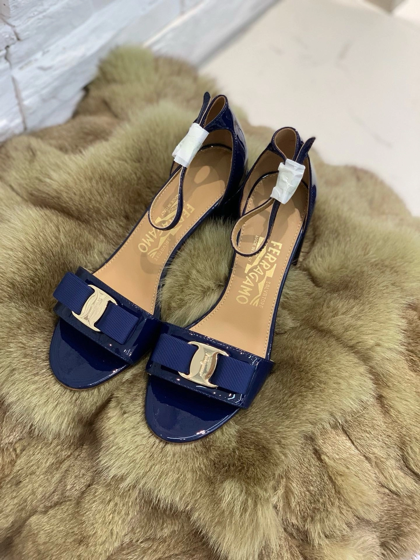 SE1382 Ferragamo Sandals / Size5-11