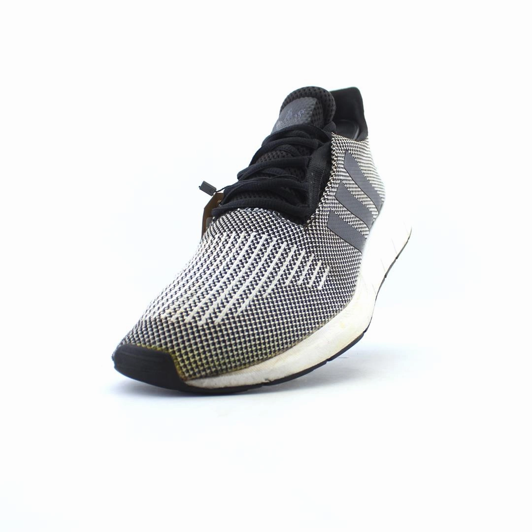 ADIDAS  SWIFT RUN Lifting/running Shoes