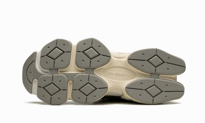 New Balance 991v2 Brandied Apricot New Balance 9060 Nori