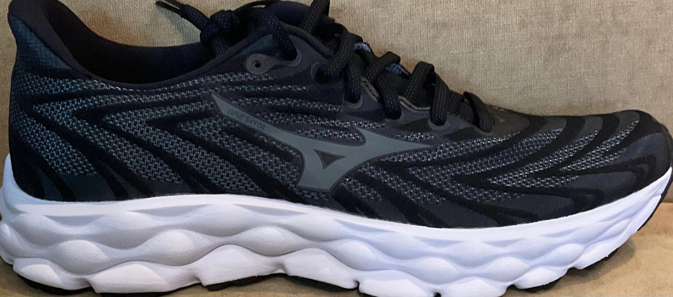 Mizuno Men's Wave Sky 8 Running Shoes For Foot Problems