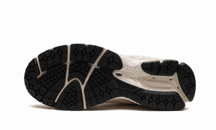 New Balance Women's 550 Sneakers New Balance 2002R Light Bone Aluminium