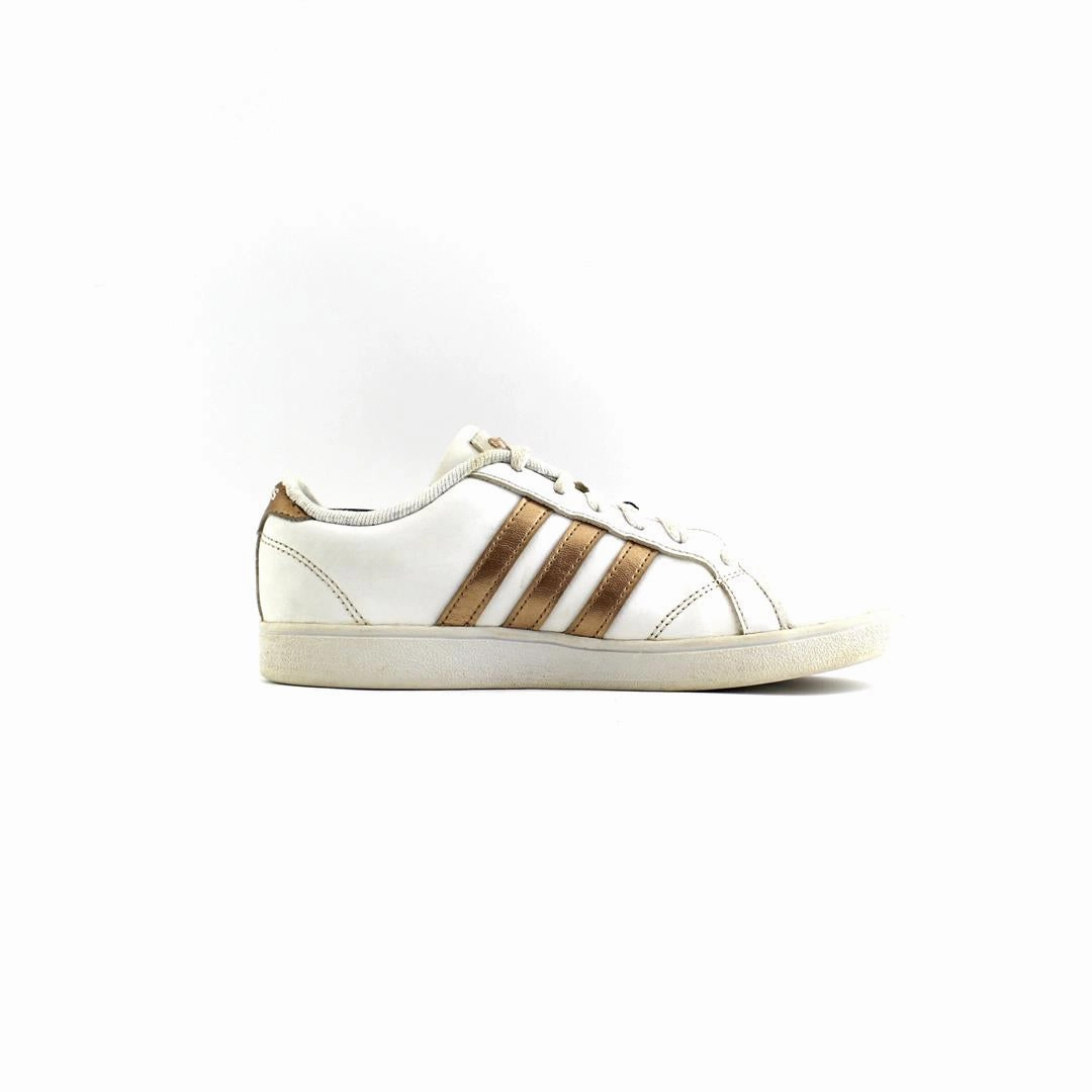 ADIDAS . Shoes And Outfits