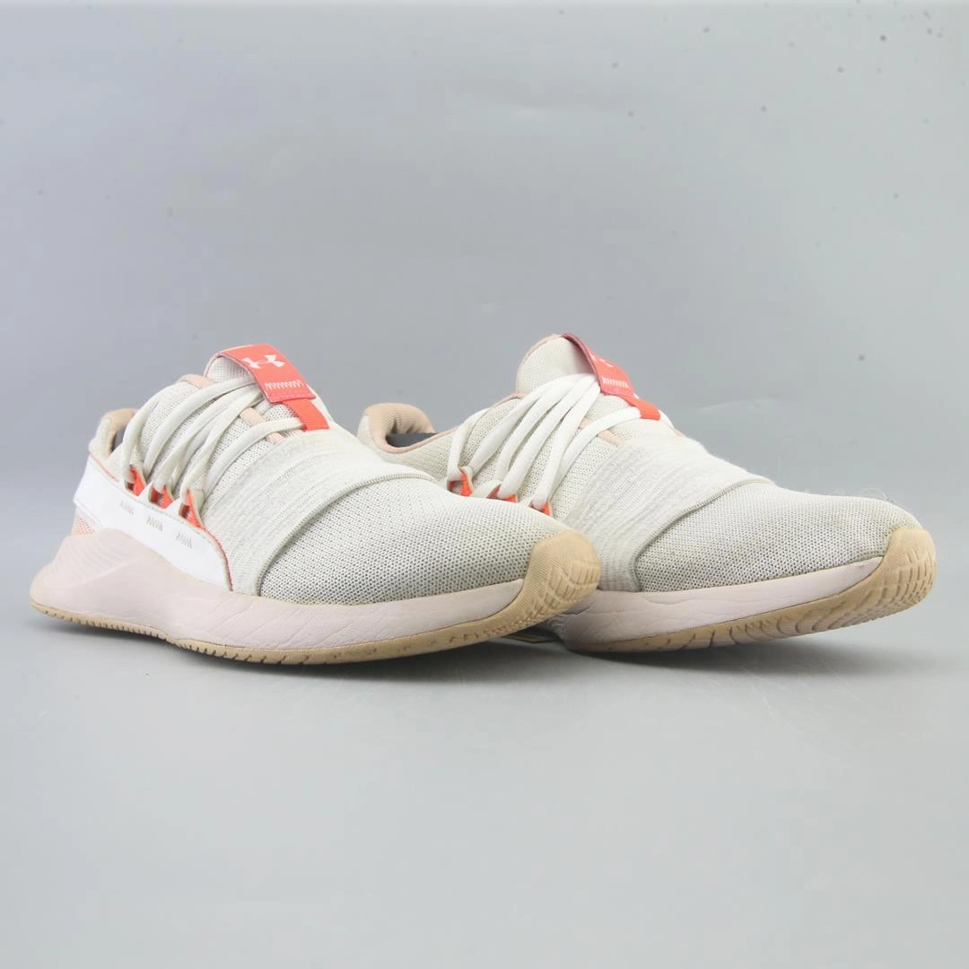 Running In Snow UNDER ARMOUR CHARGED BREATHE