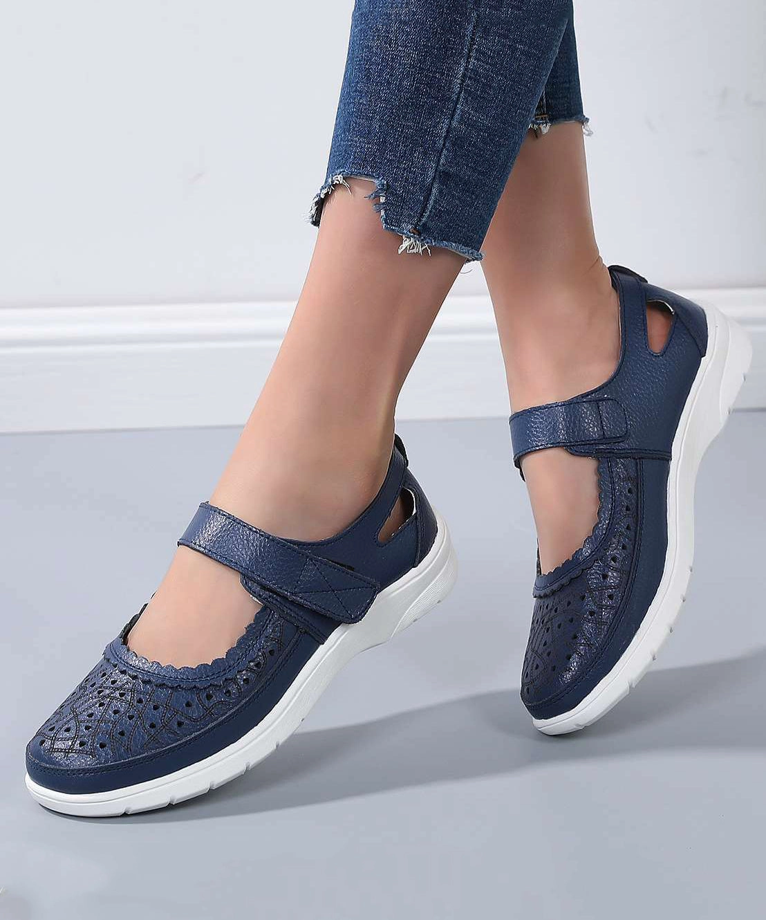 Flat Red Sandals Summer New Comfortable Cowhide Leather Sandals Hollow Out AP1031